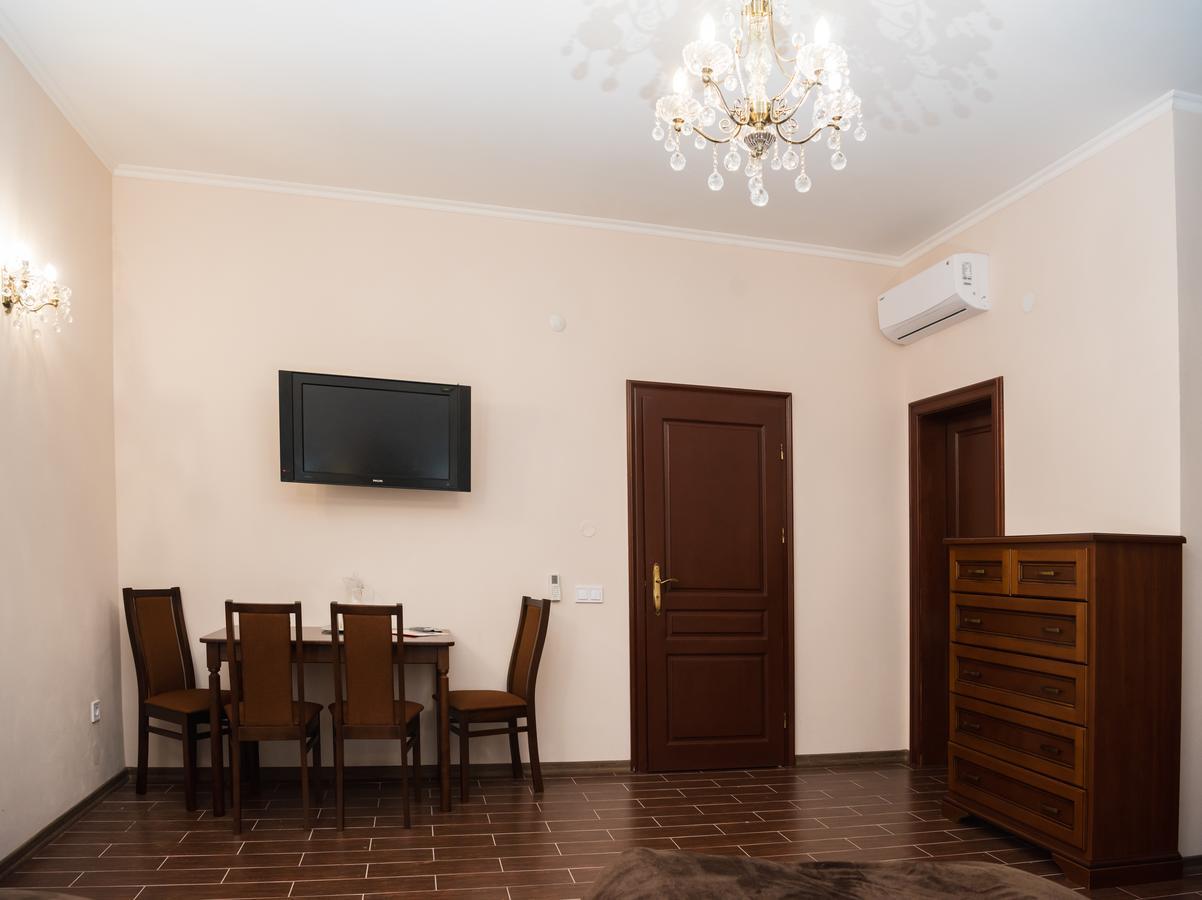 Hotel " Boutique " Uzhhorod Exterior photo